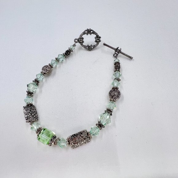 🎉HP🎉 Green Faceted Crystal & Antiqued Silver Tone Decorative Beaded Bracelet - Picture 7 of 7